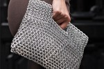 Bolsos hechos con anillas de latas de refrescos o cerveza